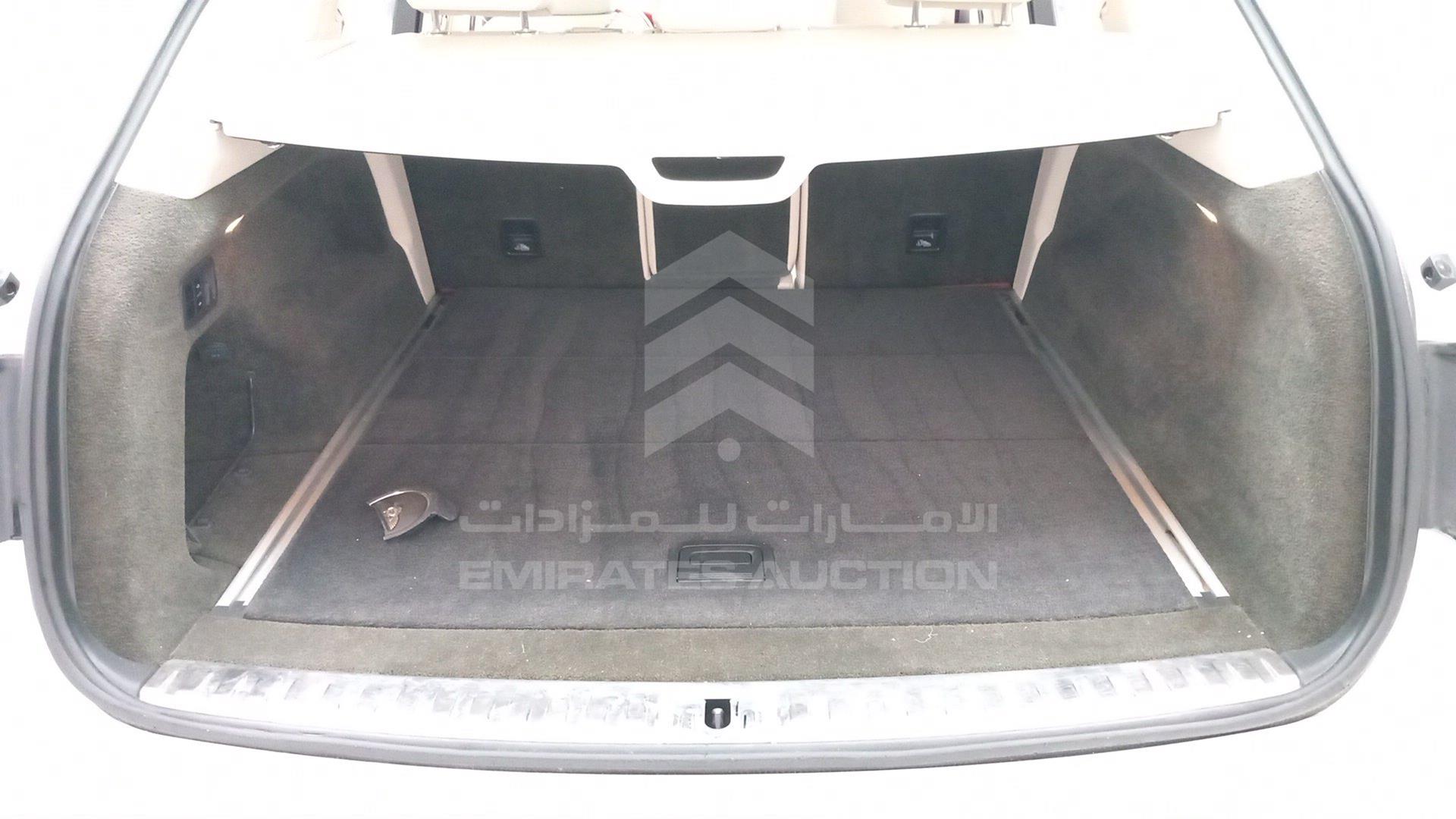 2018 BENTLEY BENTAYGA VIN: SJAAF1ZV8JC018402