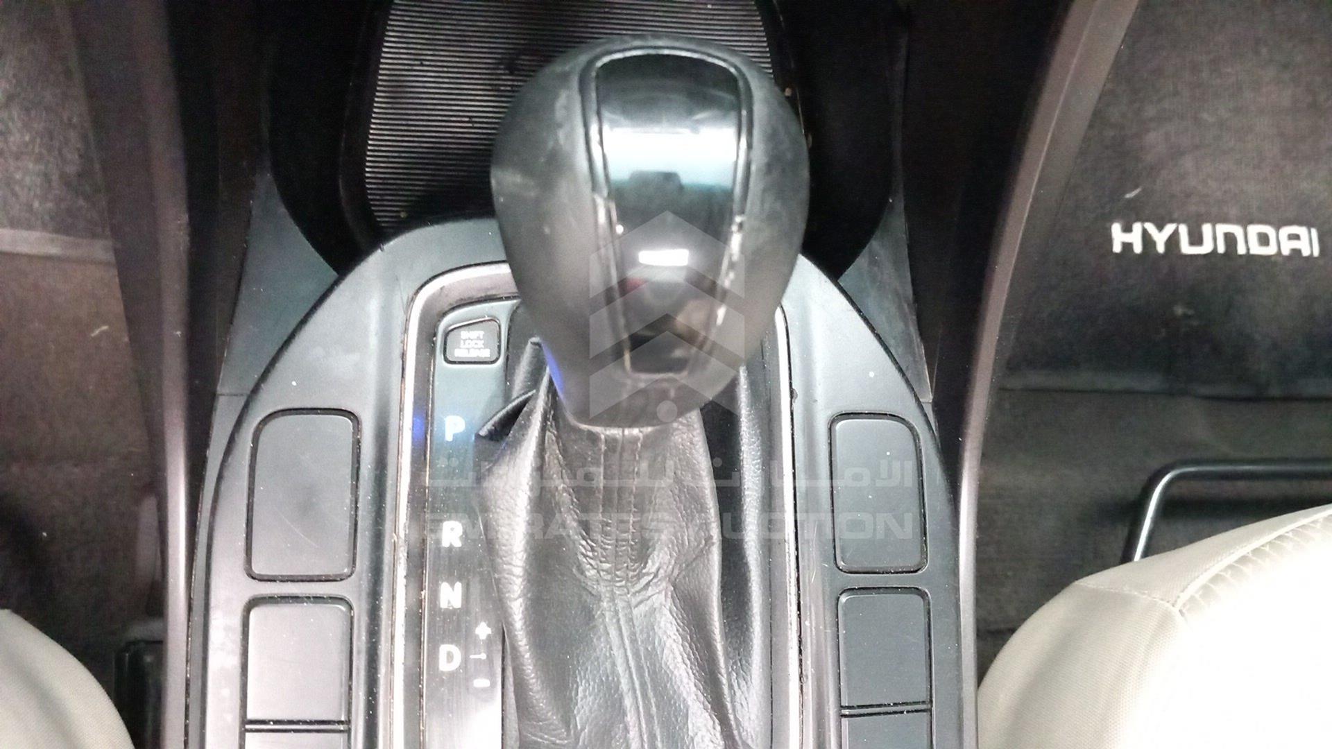 2016 HYUNDAI SANTA FE VIN: KMHSN81EXGU114119
