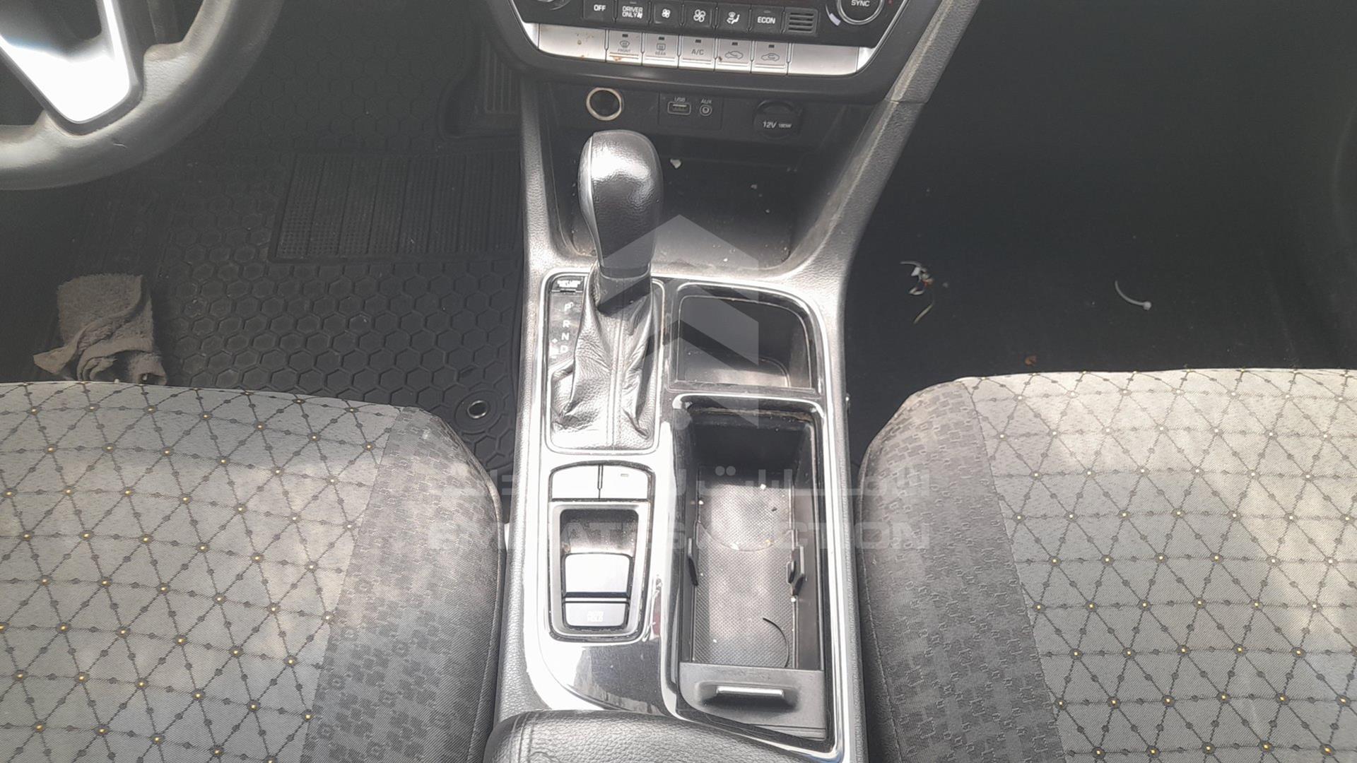 2018 HYUNDAI SONATA VIN: KMHE24136JA082047