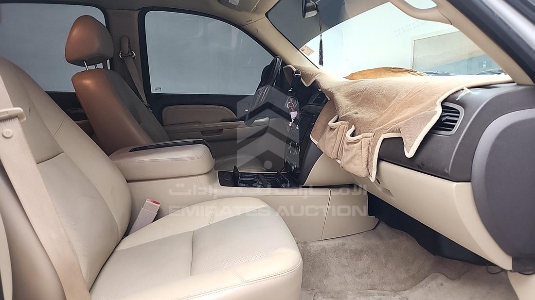 2009 GMC Yukon — Front Right Passenger Seat View — Photo 27