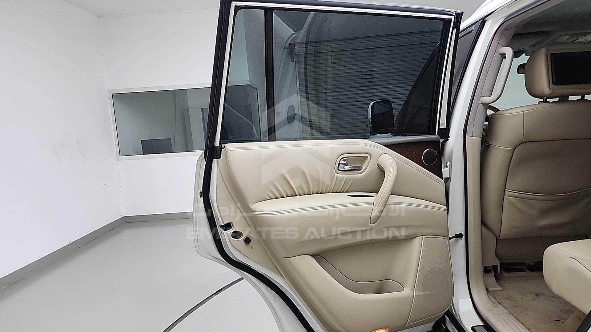2011 INFINITI QX56 VIN: JNRAZ25Y4B9000148