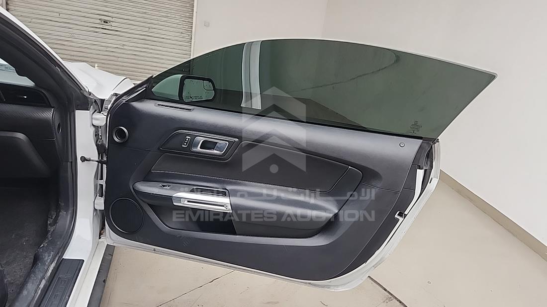 فورد موستانج 2018 — الباب الأمامي الأيمن — صورة 29