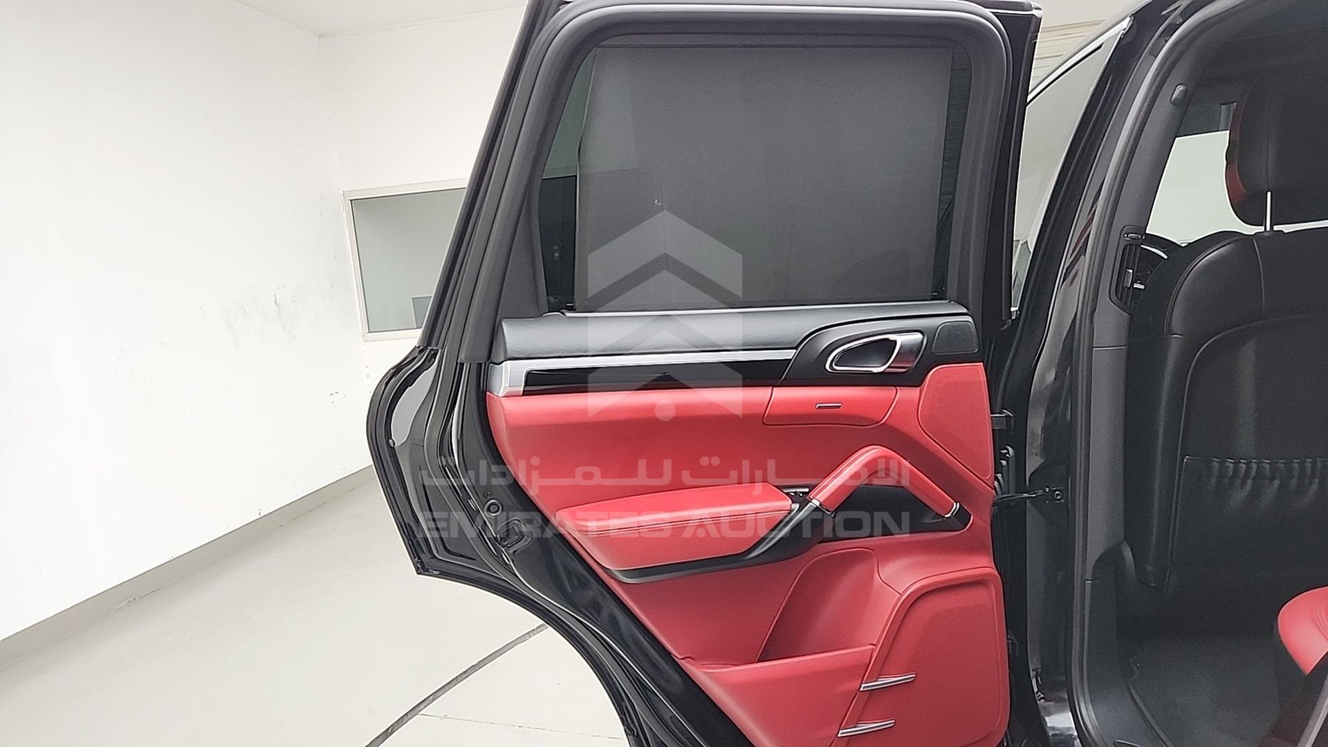 2016 PORSCHE CAYENNE VIN: WP1ZZZ92ZGLA05582