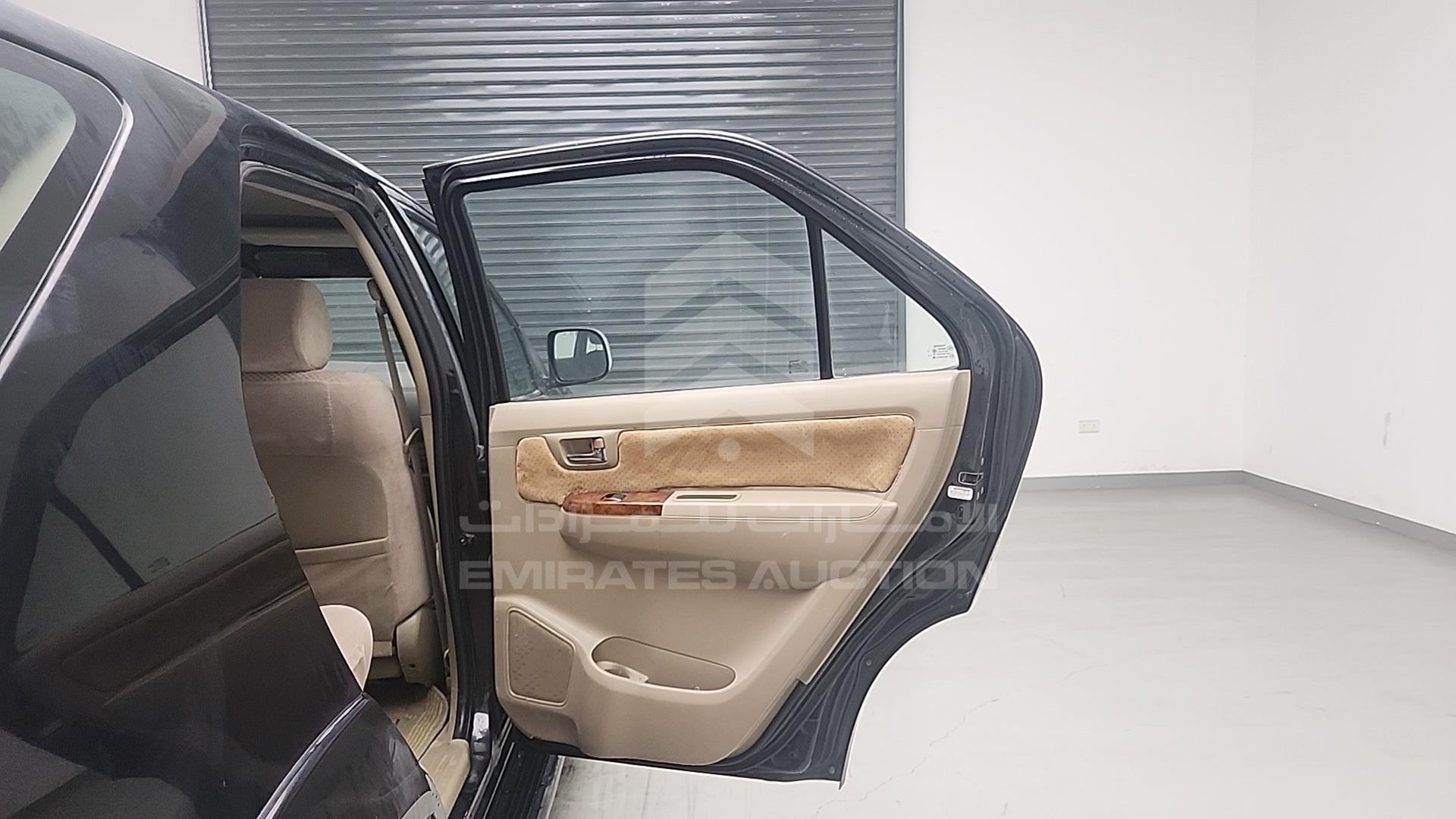 2011 TOYOTA FORTUNER VIN: MHFYX59GXB8018784