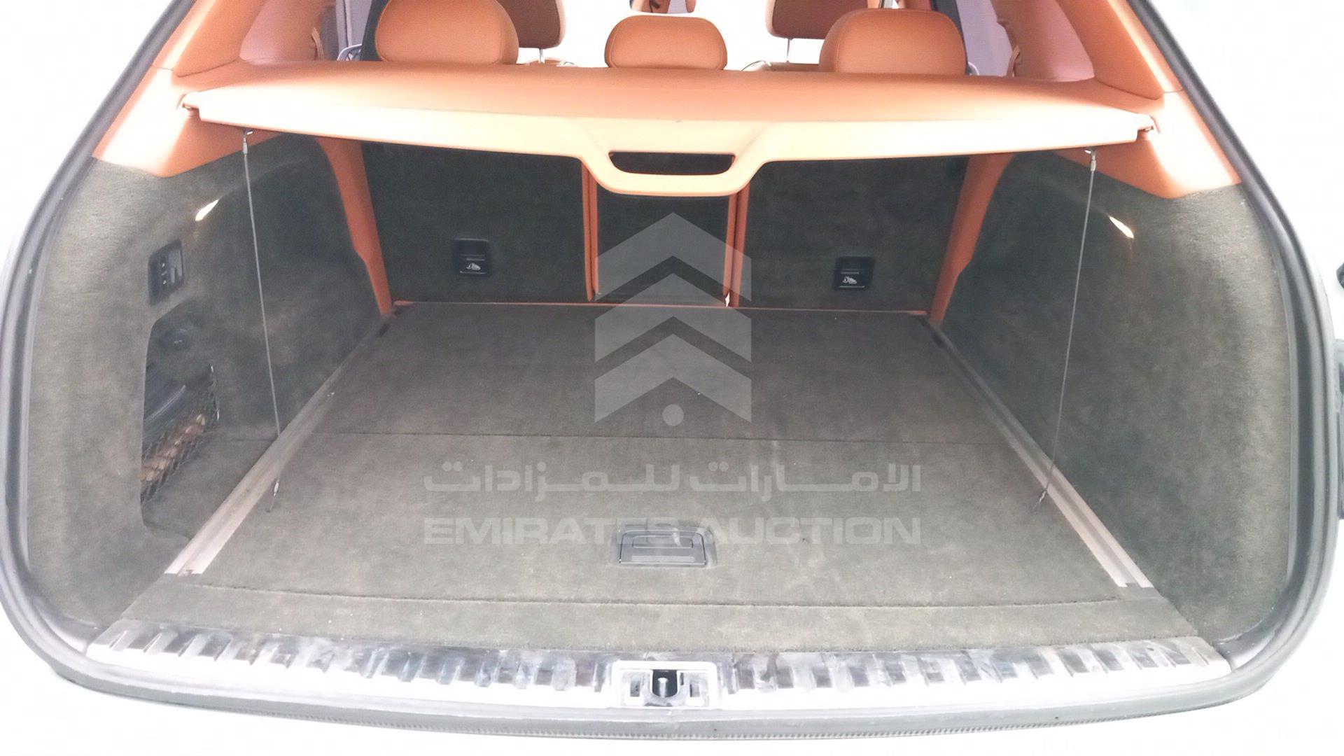 2017 BENTLEY BENTAYGA VIN: SJAAB1ZV5HC016676