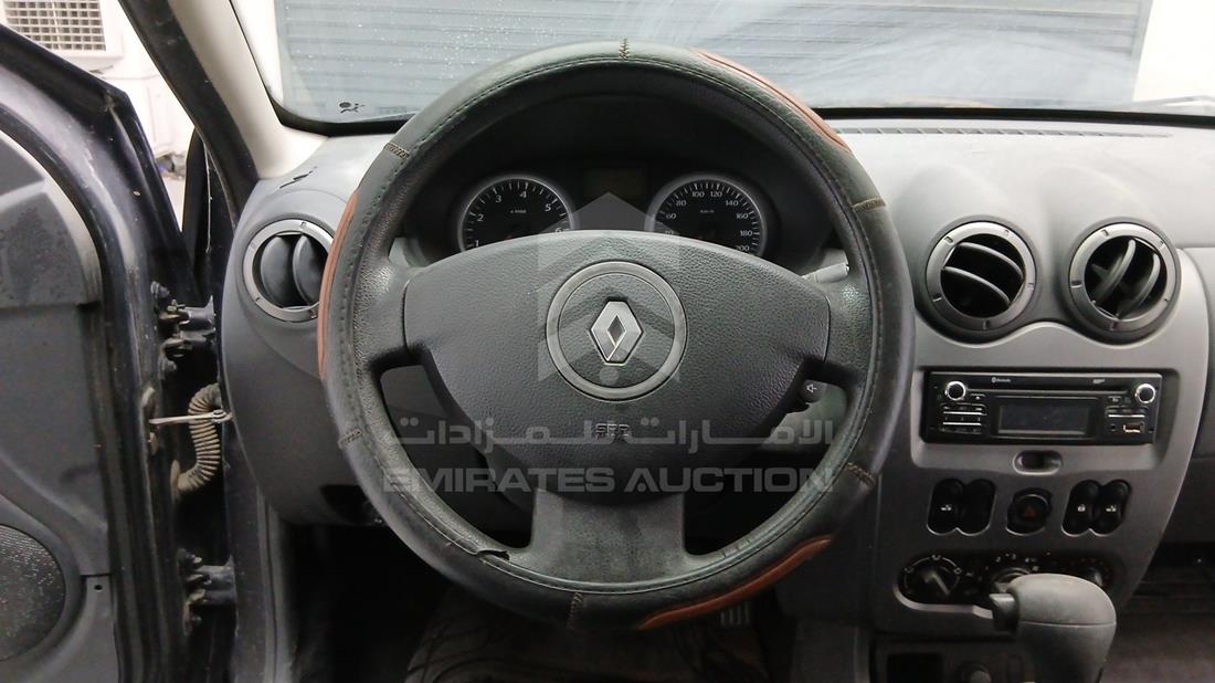 2014 Renault Duster — Steering & Mounted Controls — Photo 17