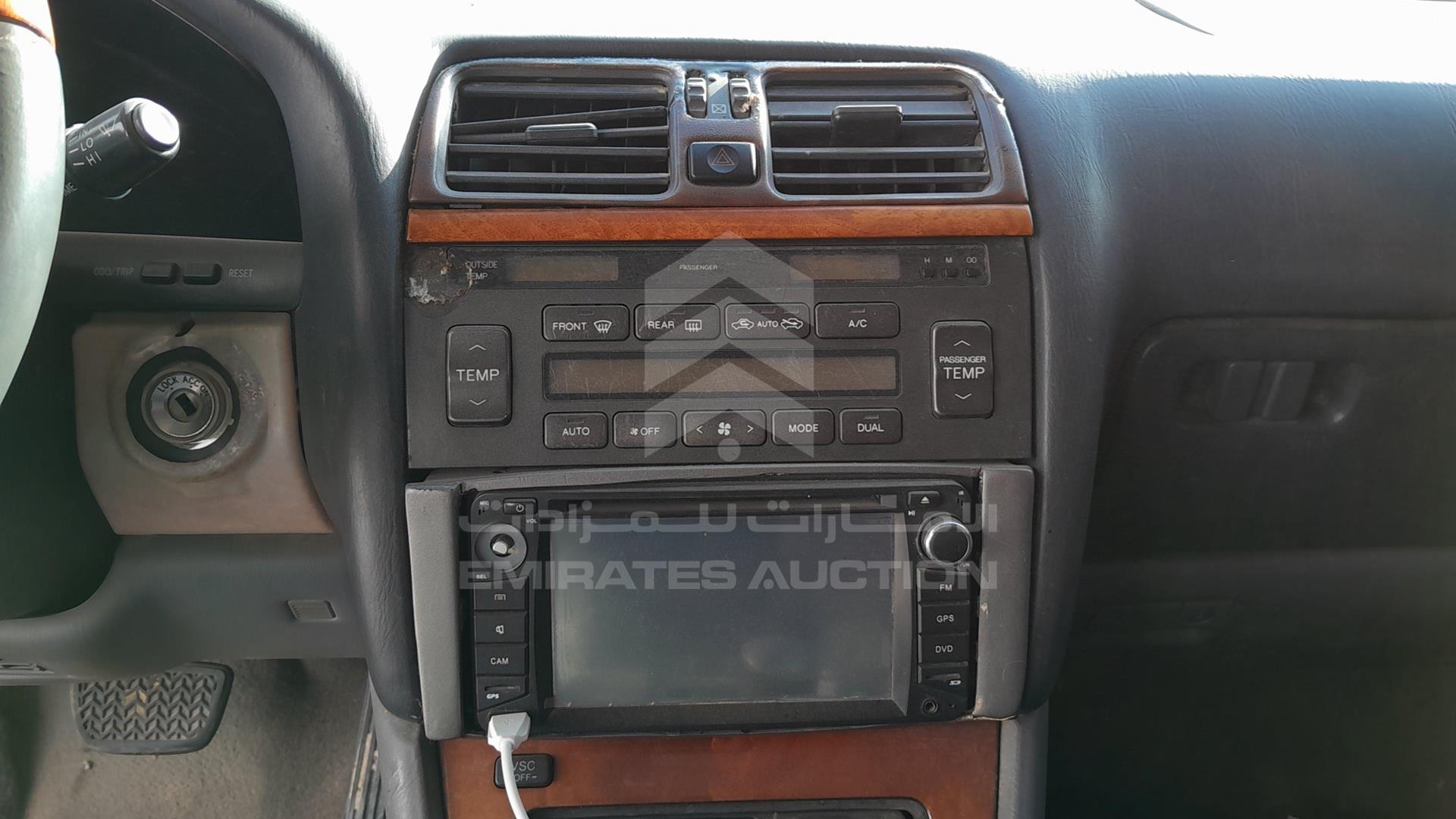 1998 LEXUS LS400 VIN: JT8BH28F4W0130683