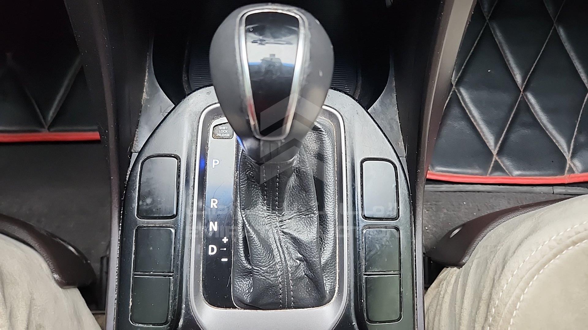 2016 HYUNDAI SANTA FE VIN: KMHSU81E7GU467114