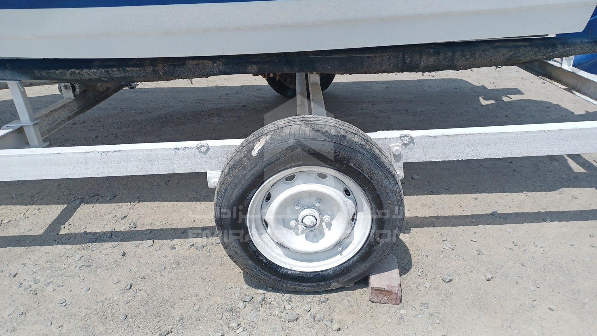 0 BOAT + TROLLEY --- VIN: G03274380