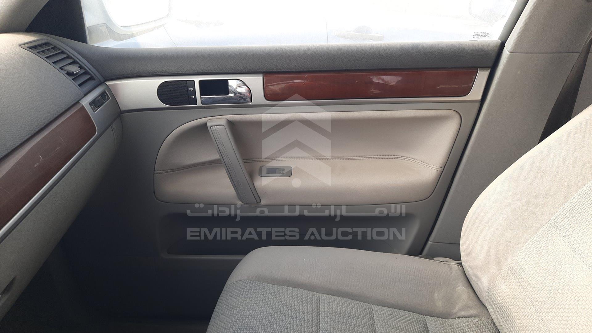 2005 VOLKSWAGEN TOUAREG VIN: WVGHRP7L25D033952
