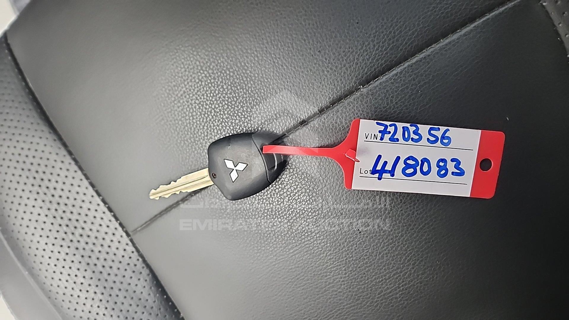 2008 MITSUBISHI PAJERO VIN: JMYLRV93W8J720356