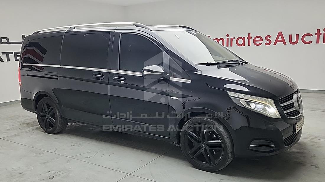 2016 Mercedes V 220 — Front Right Angle — Photo 9