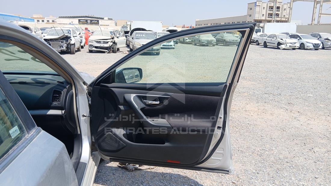 نيسان التيما 2013 — الباب الأمامي الأيمن — صورة 24