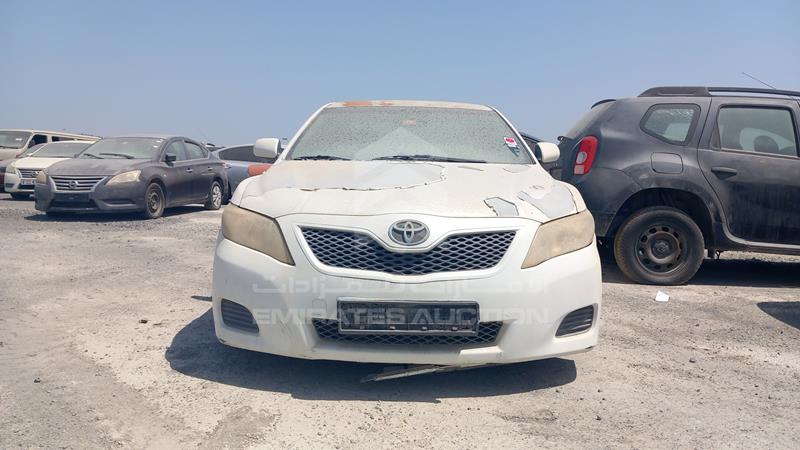 6T1BE42K8BX744228 Auction: EmiratesAuction Lot: 408520 6T1BE42K8BX744228 Toyota Camry 2011 WHITE Photo 1