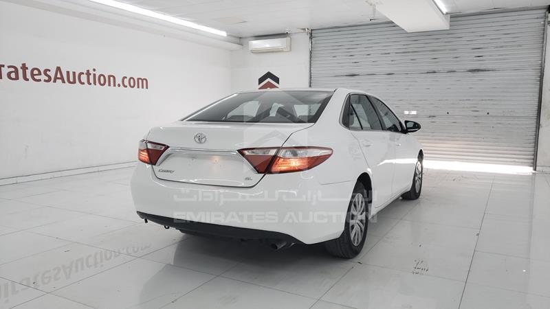 6T1BF9FK9HX695666 Auction: EmiratesAuction Lot: 422756 6T1BF9FK9HX695666 Toyota Camry 2017 WHITE Photo 9