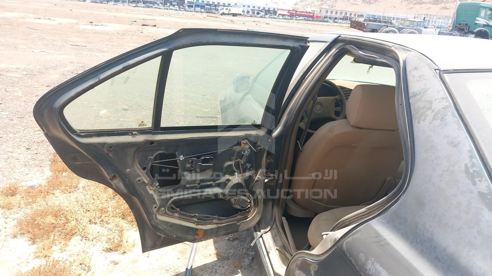 0 BMW --- VIN: WBACD4323TAV37155