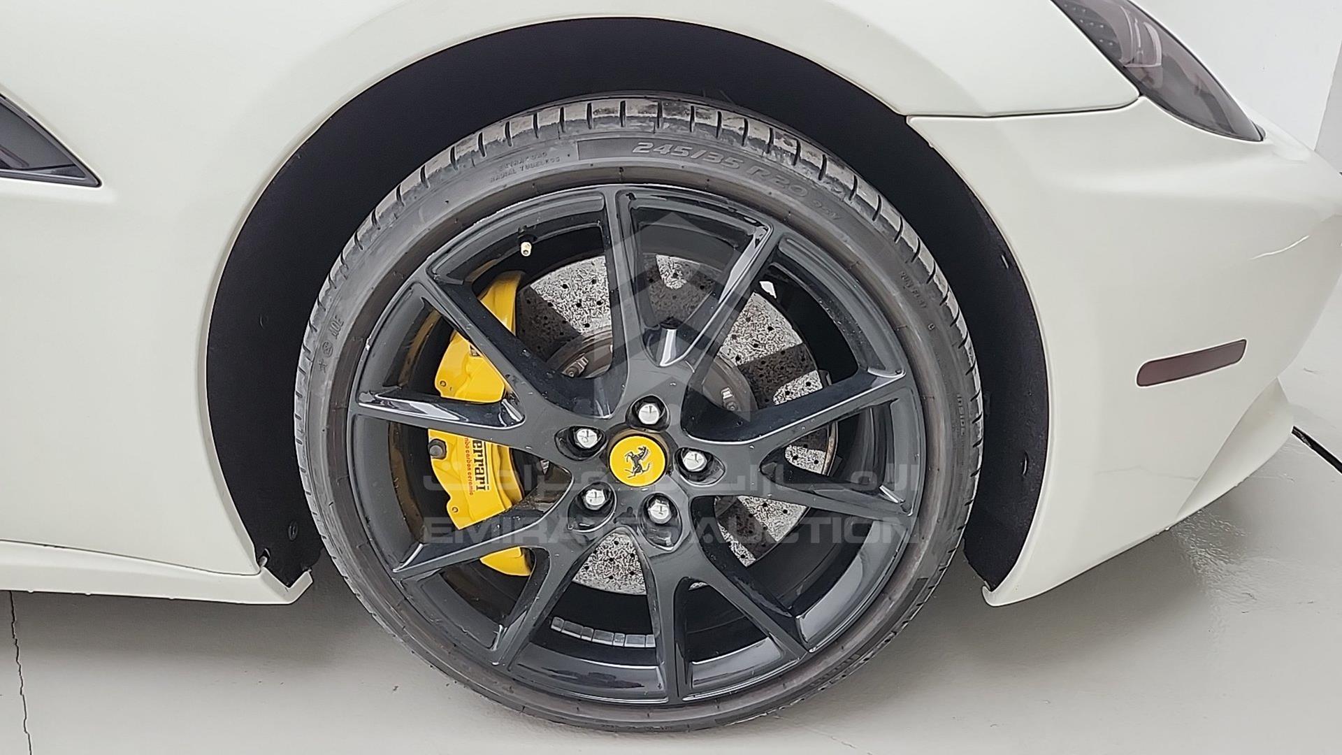 2014 FERRARI CALIFORNIA VIN: ZFFTJ65T1E0198371