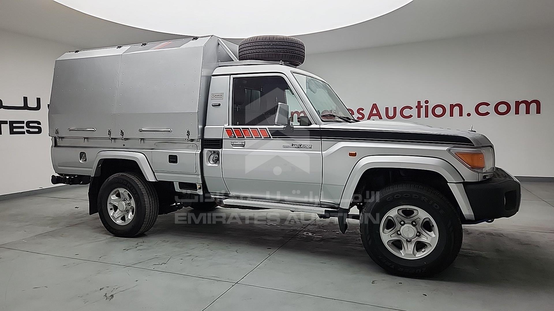 2009 TOYOTA LAND CRUISER VIN: JTFLJ71J198018409