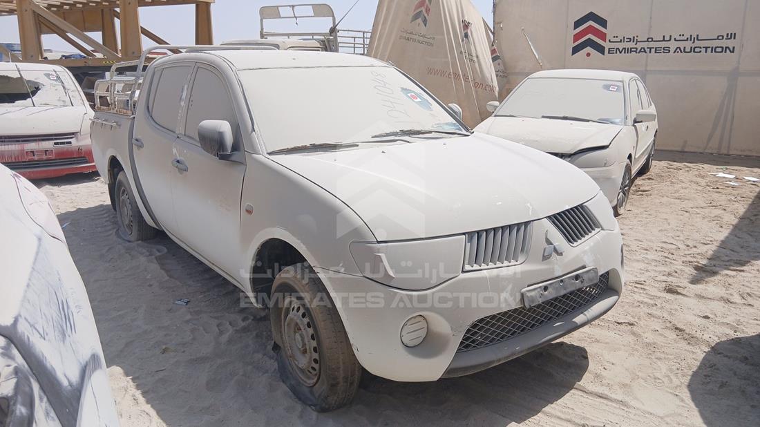 ميتسوبيشي L 200 2008 — الزاوية الأمامية اليمنى — صورة 9