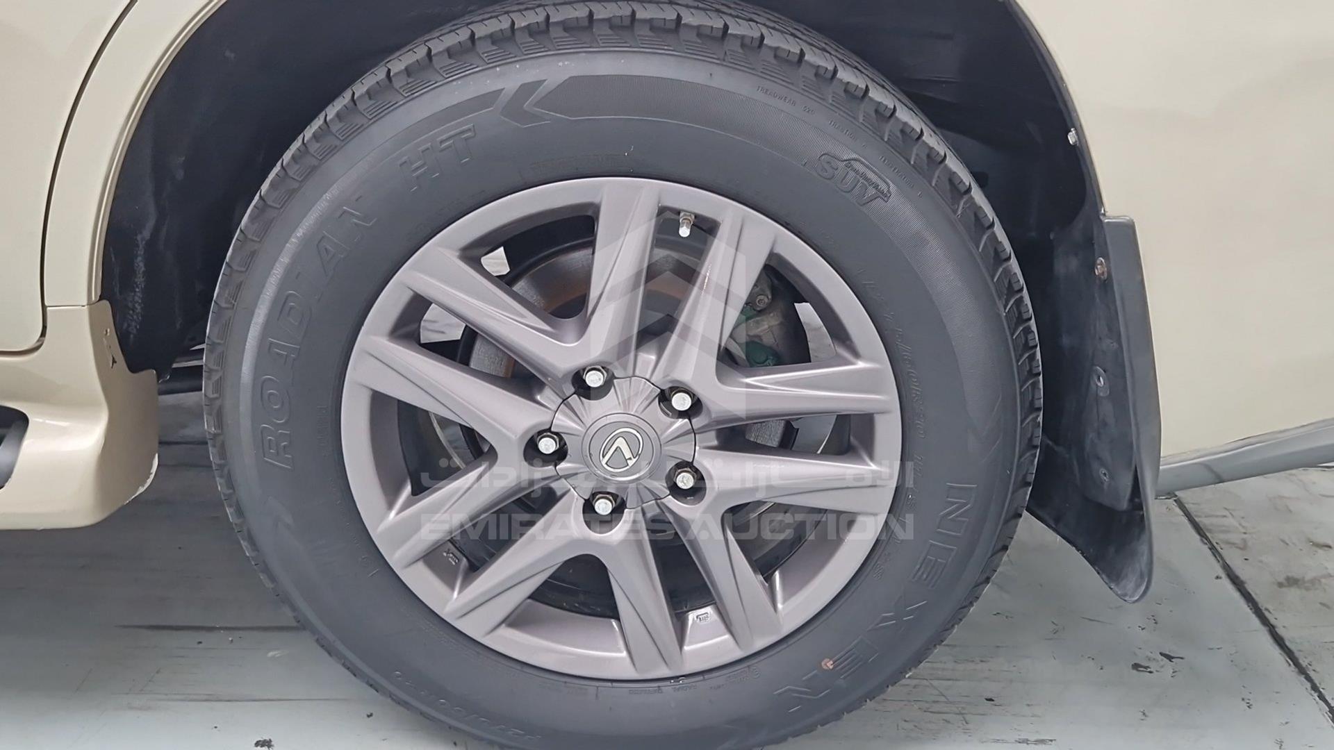 2014 LEXUS LX 570 VIN: JTJHY00W2E4145215