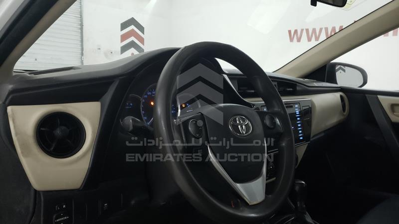 RKLBB9HE9J5206559 Auction: EmiratesAuction Lot: 404120 RKLBB9HE9J5206559 Toyota Corolla 2018 WHITE Photo 11