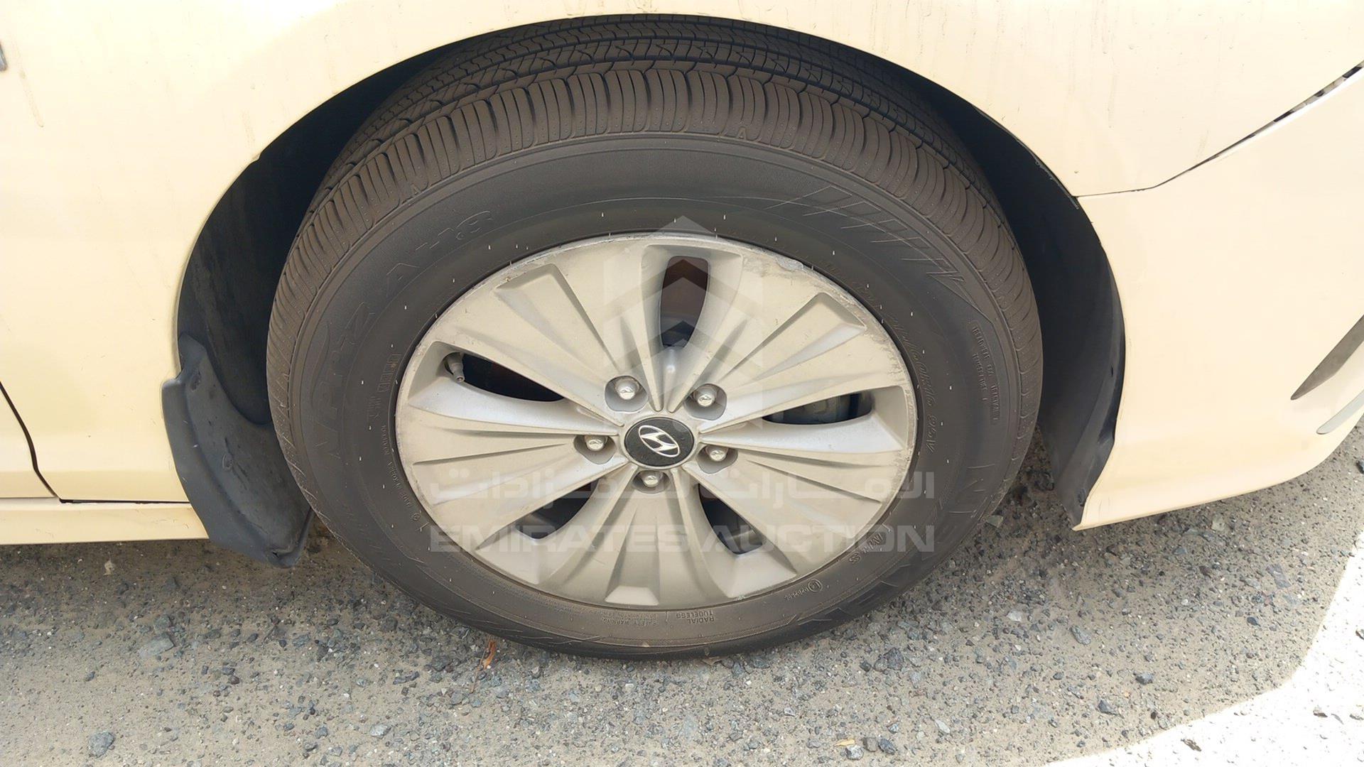 2019 HYUNDAI SONATA VIN: KMHE24131KA093040