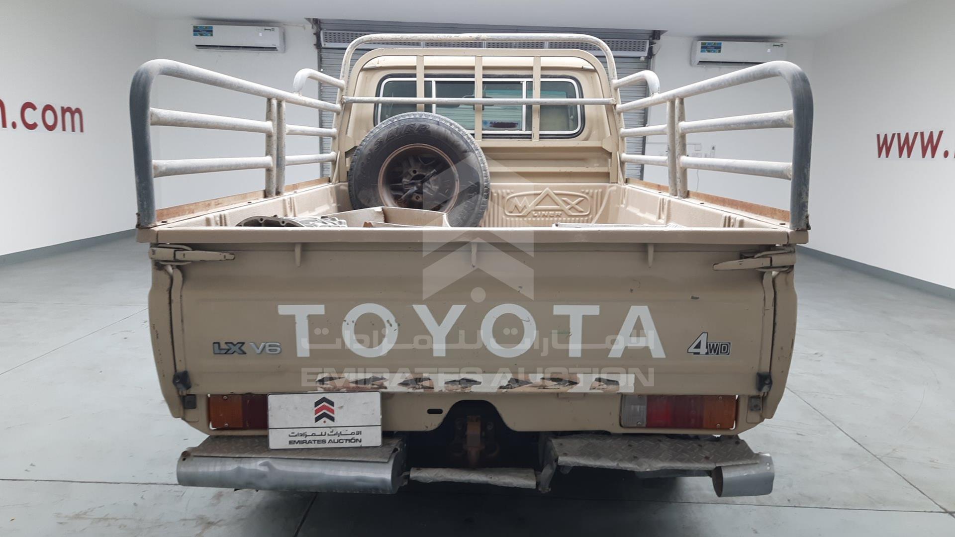 2011 TOYOTA LAND CRUISER VIN: JTFLU73J5B4521104