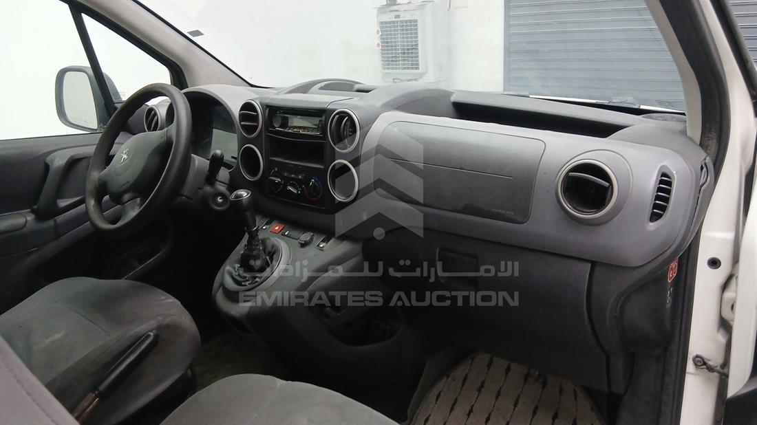 2015 Peugeot Partner — Front Right Passenger Dashboard View — Photo 24