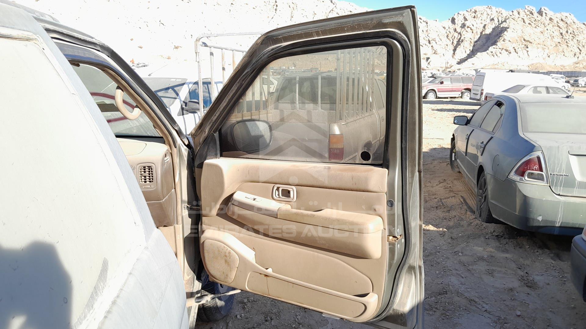 2000 NISSAN PATHFINDER VIN: JN8AR07Y9YW402831