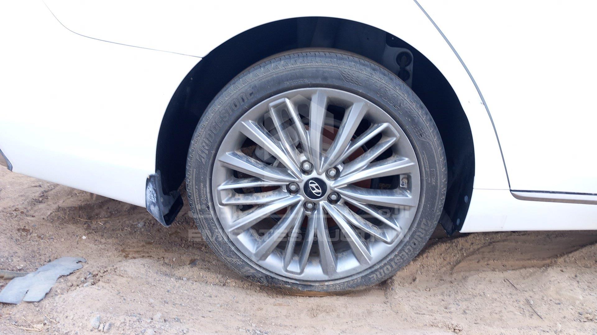 2019 HYUNDAI AZERA VIN: KMHF341F3LA277652
