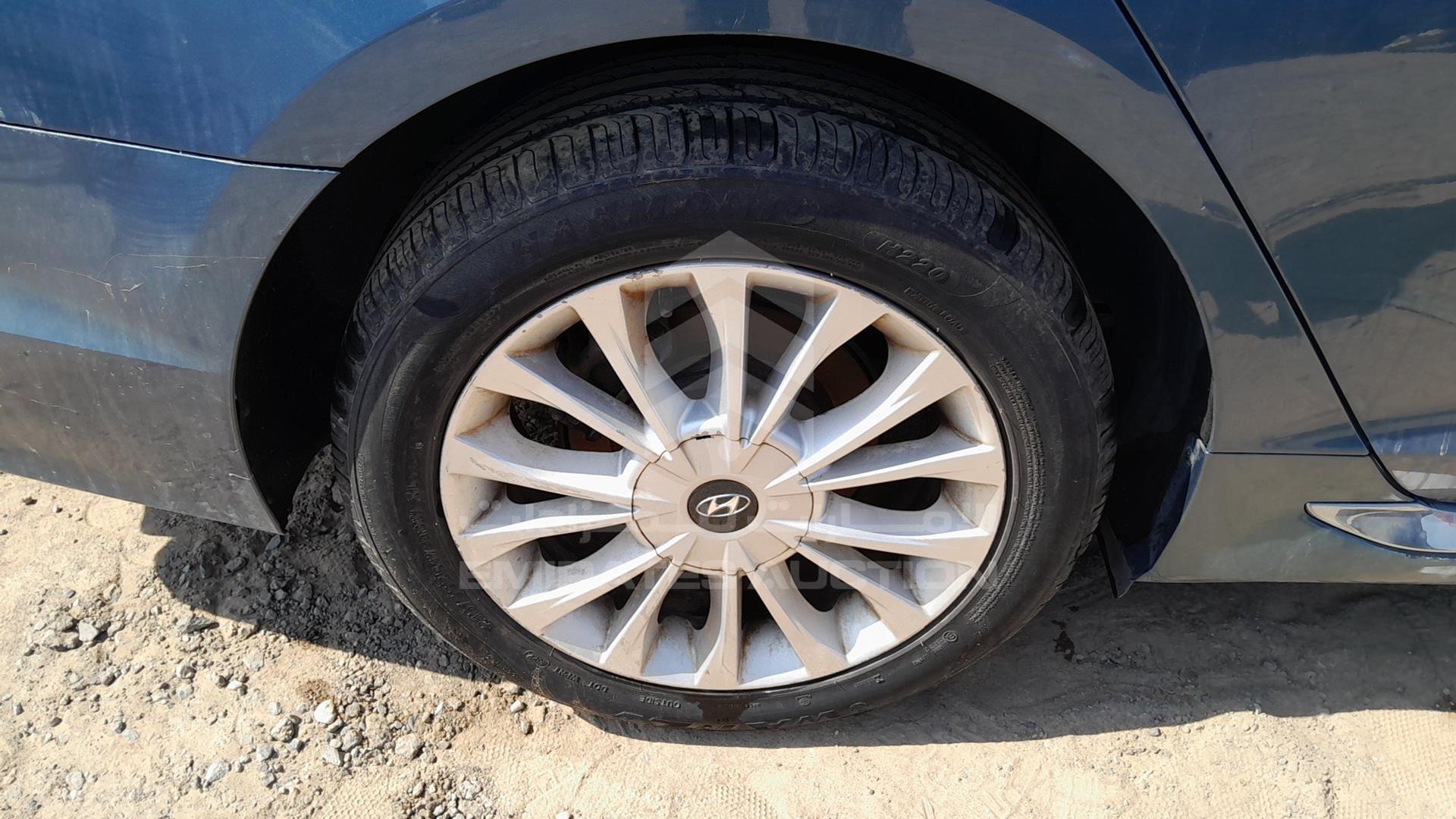 2015 HYUNDAI SONATA VIN: 5NPE34AF4FH255219