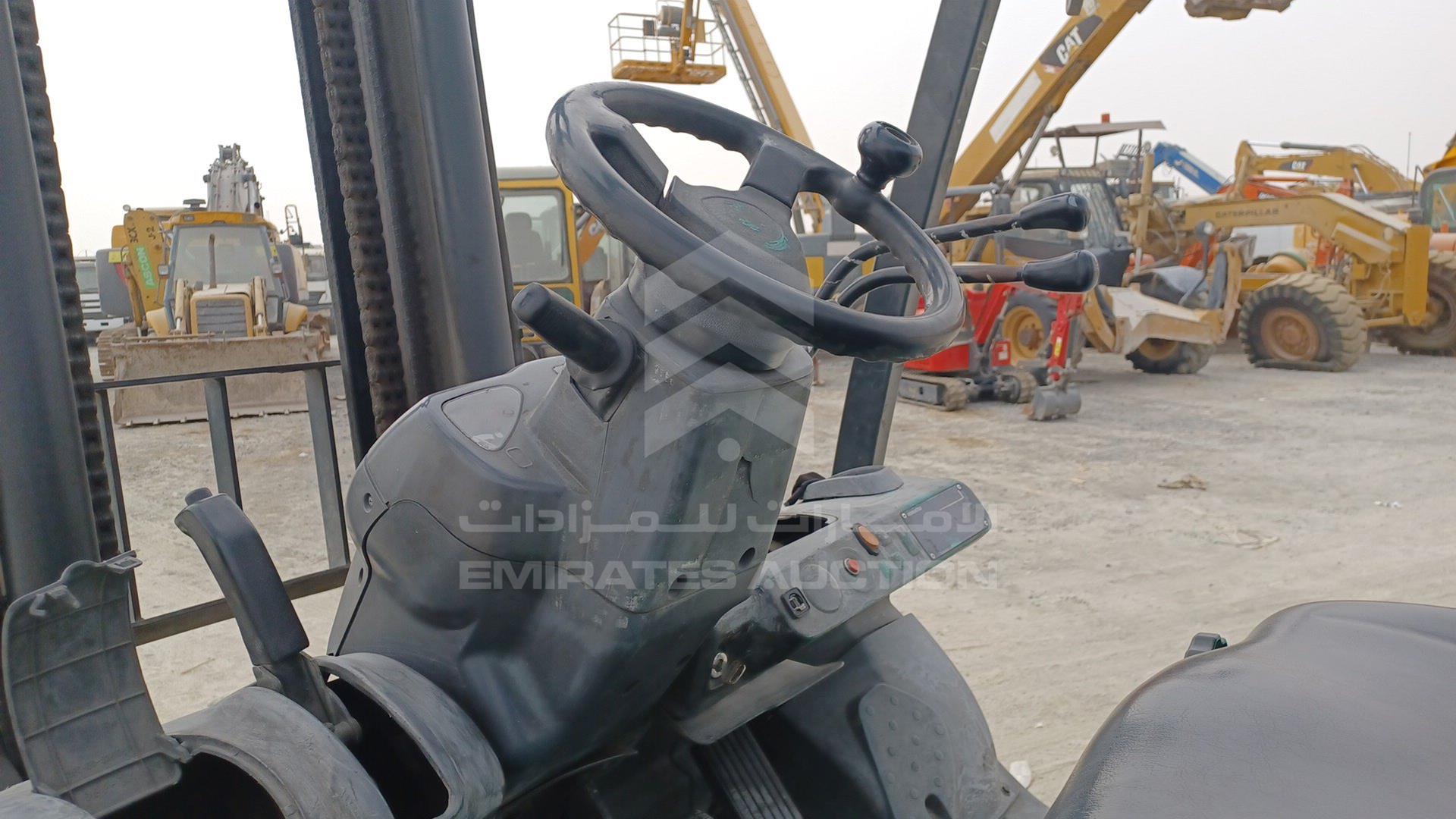 2016 KOMATSU FORKLIFT VIN: M252138087