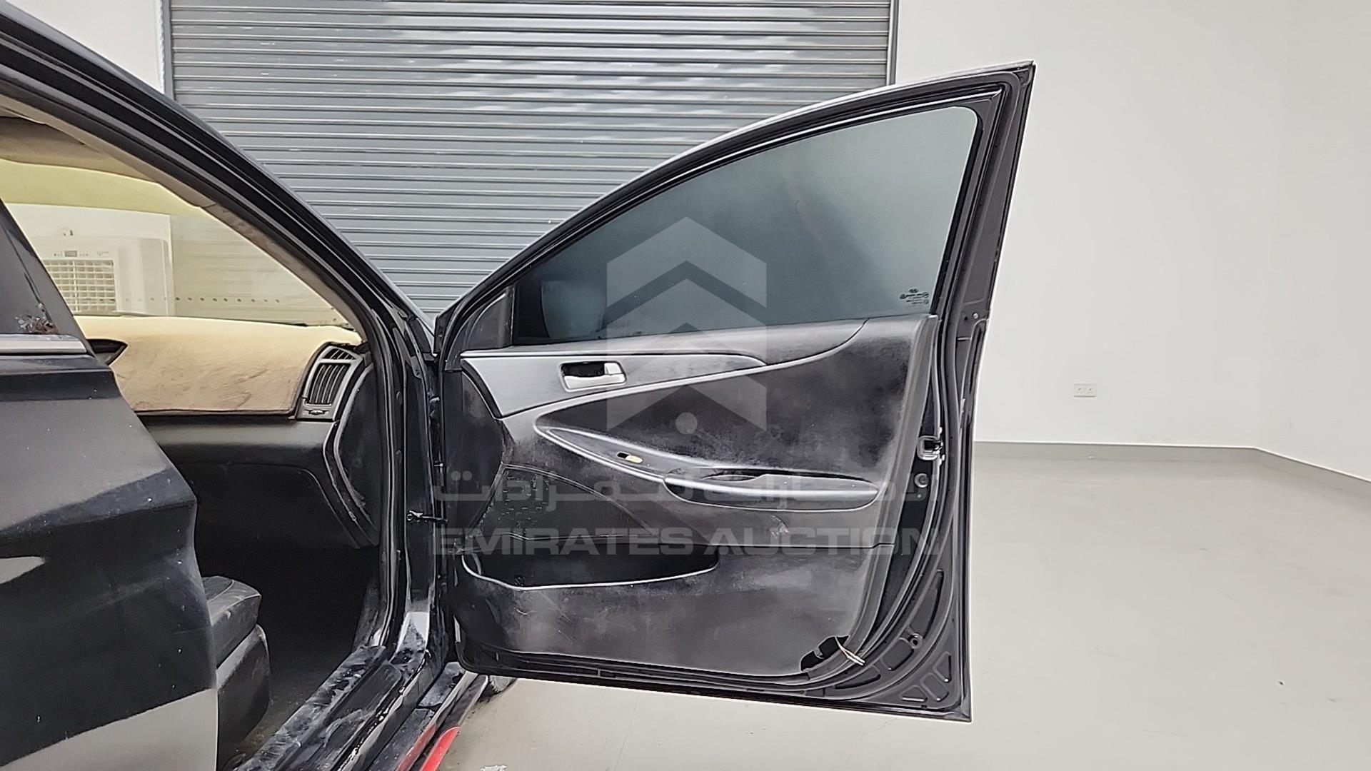 2012 HYUNDAI SONATA VIN: KMHEB41C0CA288080