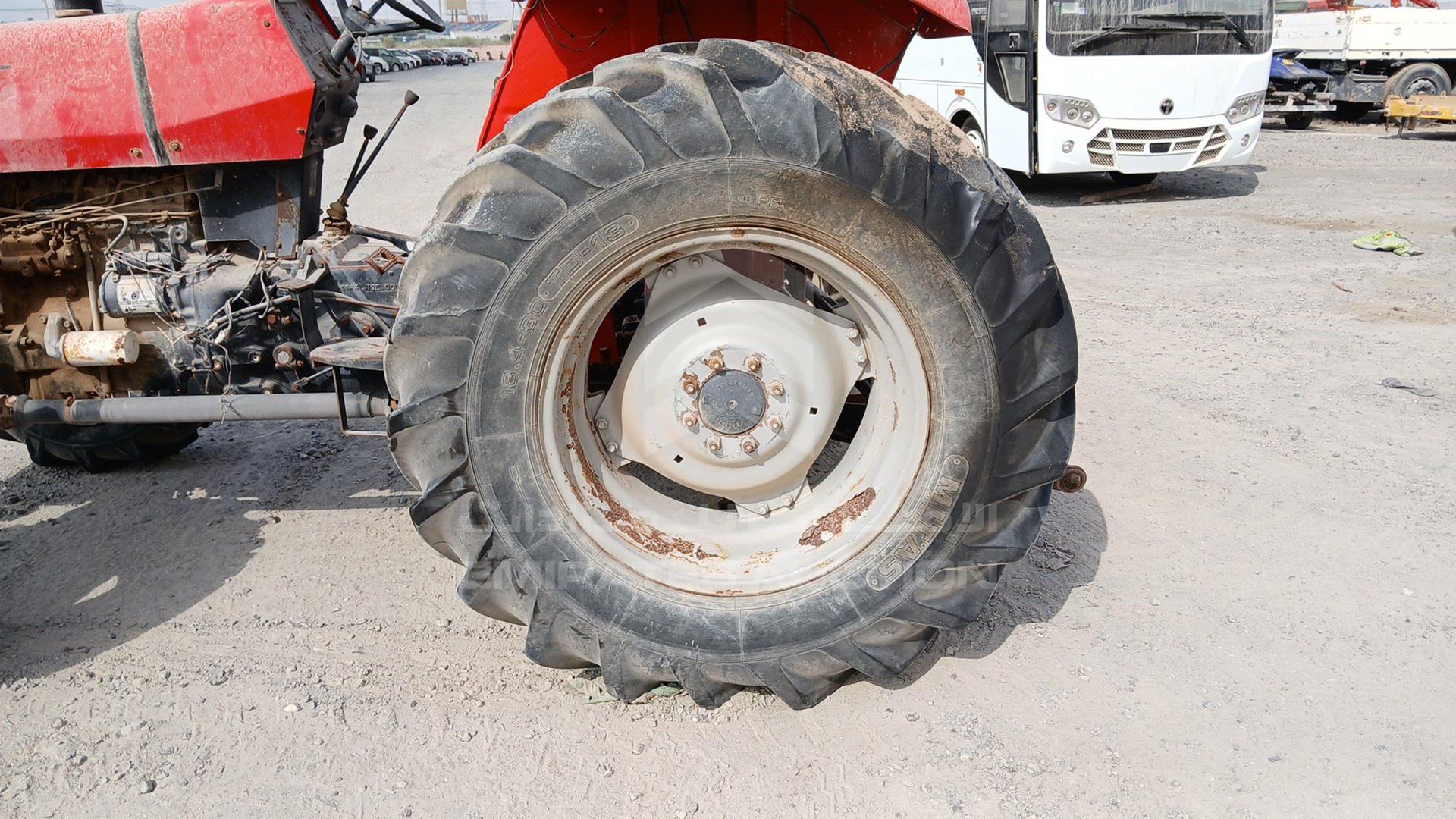 0 MASSEY FERGUSON --- VIN: LF31288U915812G