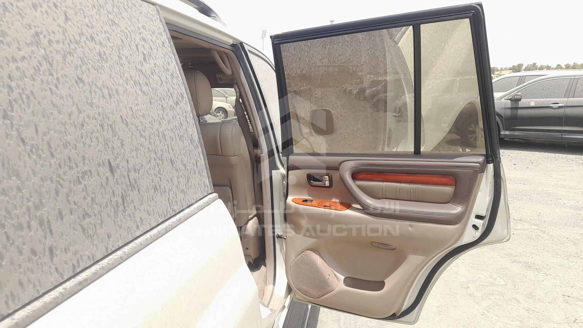 2000 LEXUS LX 470 VIN: JT6HT00W5Y0101679