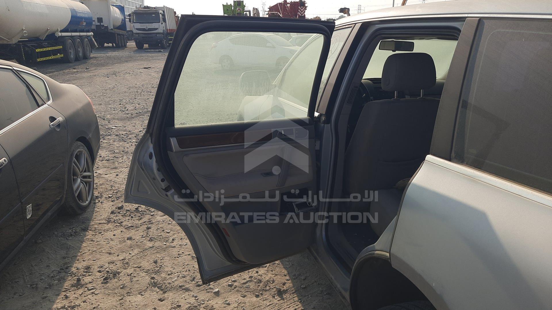 2005 VOLKSWAGEN TOUAREG VIN: WVGHRP7L25D033952