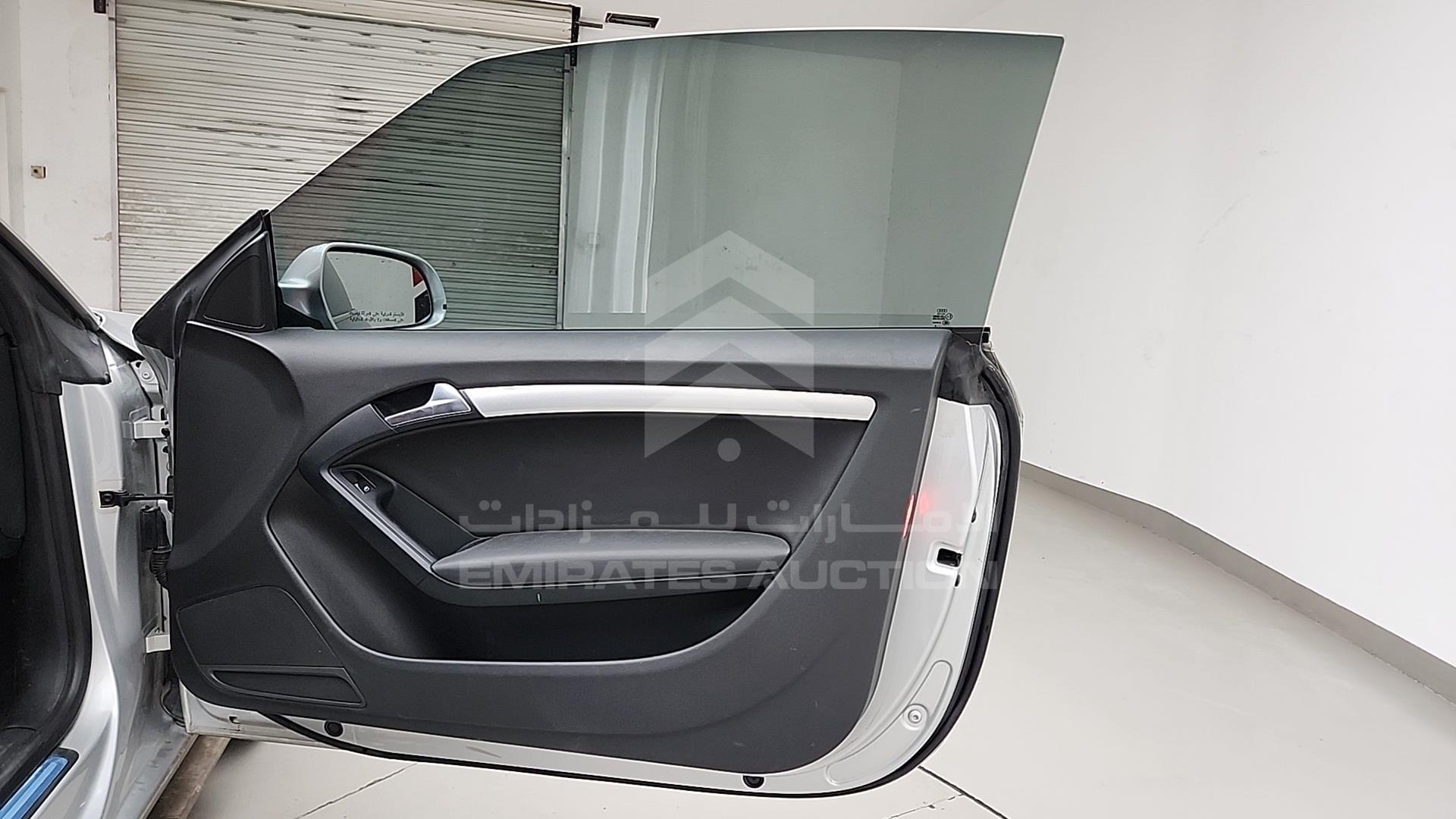 2010 AUDI A5 VIN: WAUAFB8F9AN012270