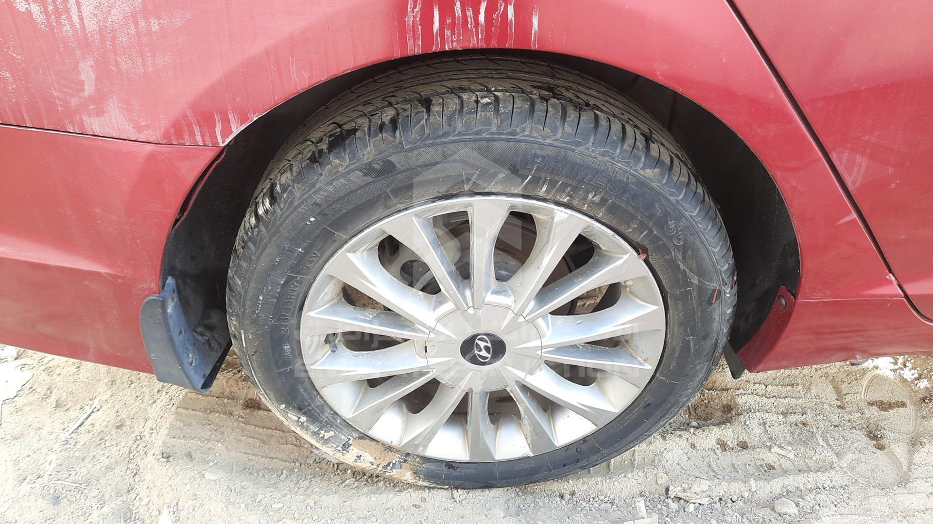 2015 HYUNDAI SONATA VIN: KMHE241G2FA028352