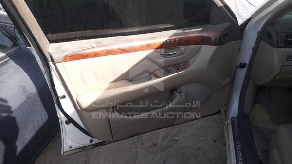 Lexus LS 430 2001 JTHBN30F210025546 Image 3