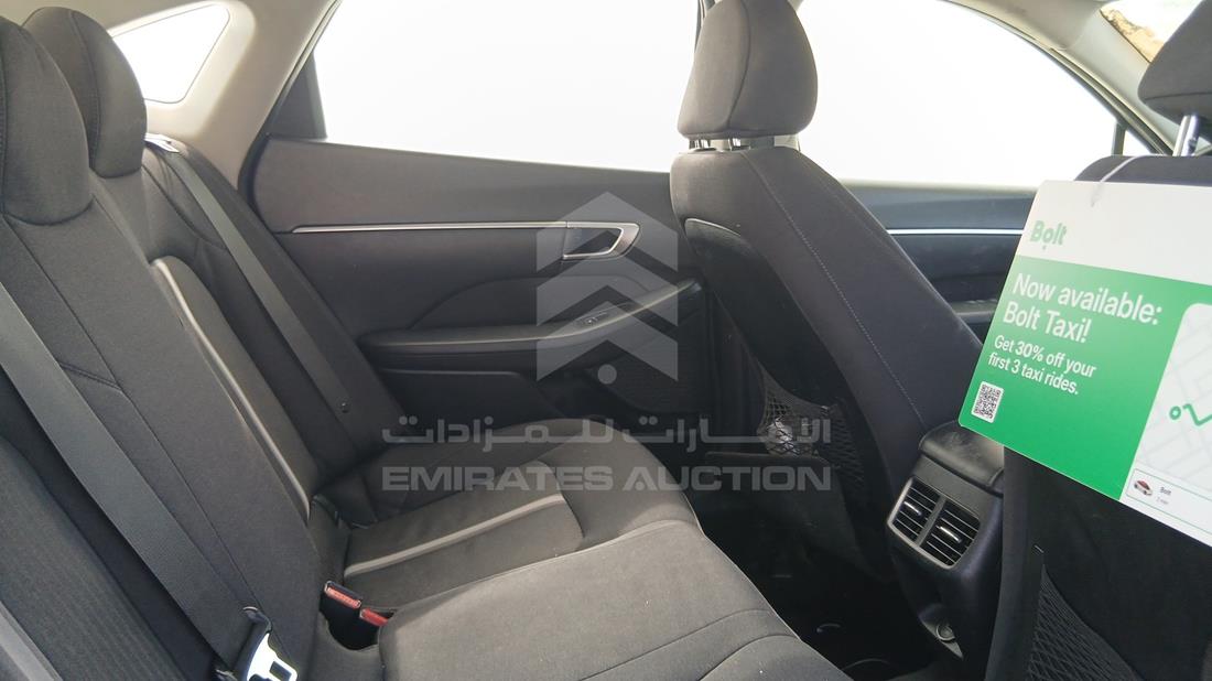 هيونداي سوناتا هجينة 2021 — زاوية الراكب الخلفي اليمنى — صورة 21