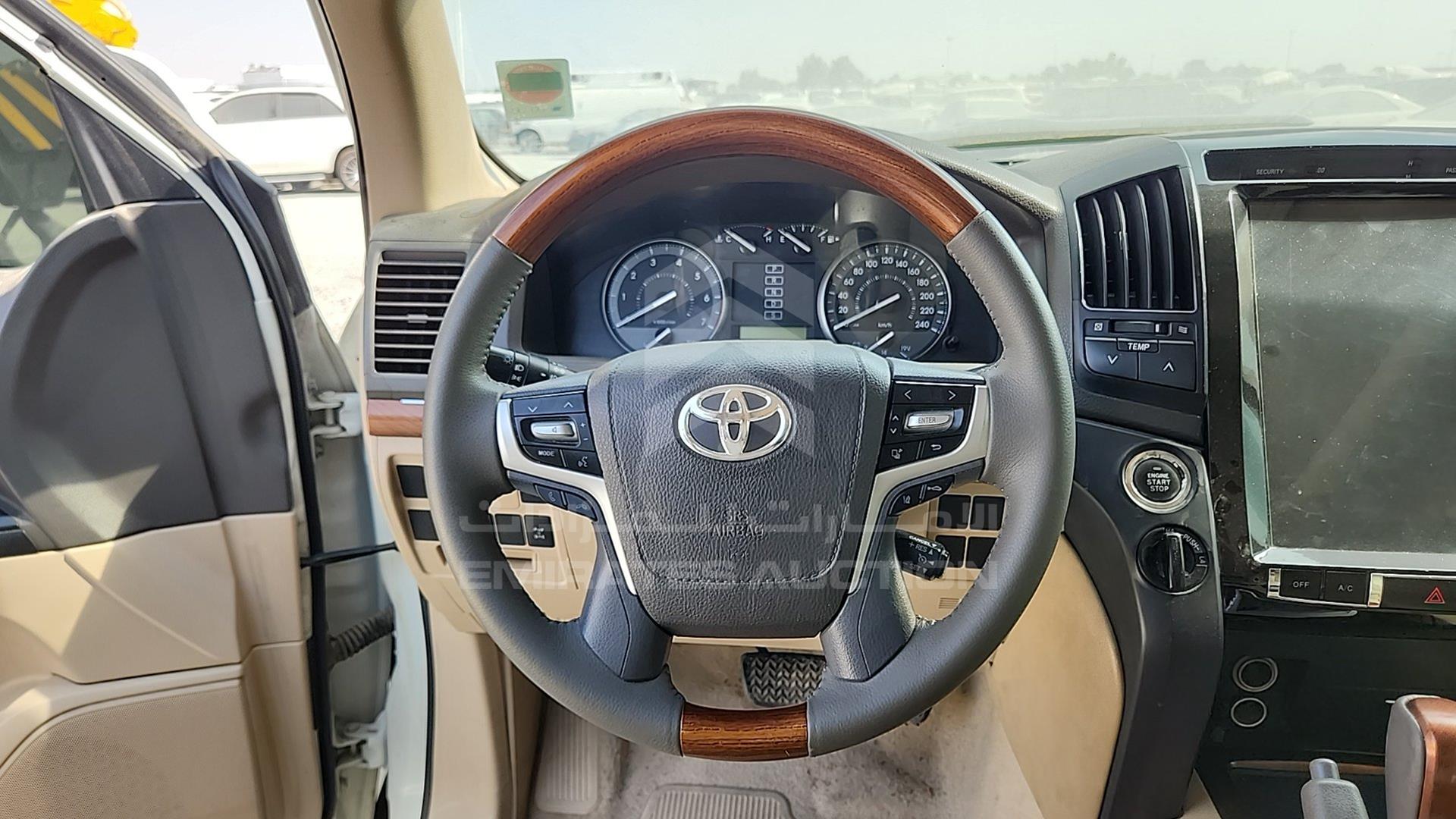 2014 TOYOTA LAND CRUISER VIN: JTMHU09J7E5081933