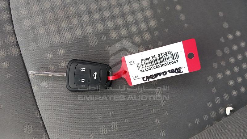 KL1JD5CE5JB010047 Auction: EmiratesAuction Lot: 408504 KL1JD5CE5JB010047 Chevrolet Aveo 2018 SILVER Photo 5