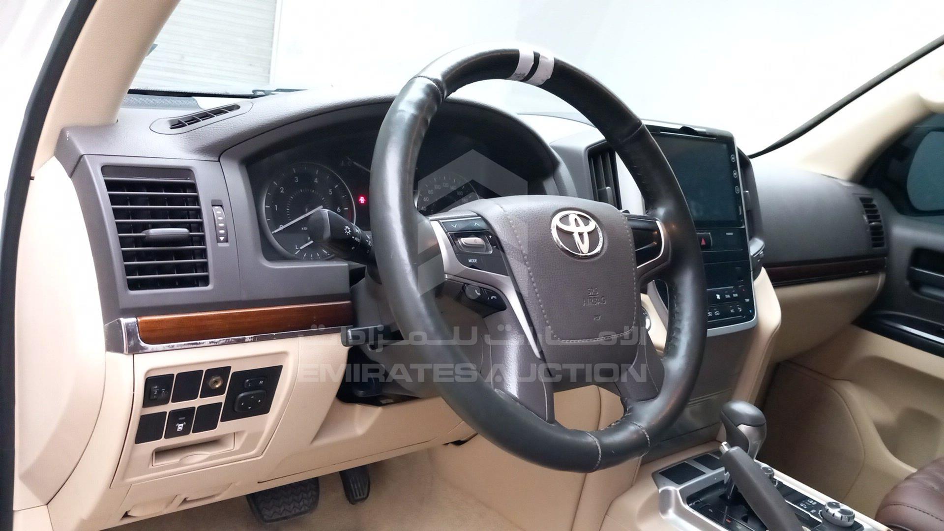 2017 TOYOTA LAND CRUISER VIN: JTMHU01JXH4137417