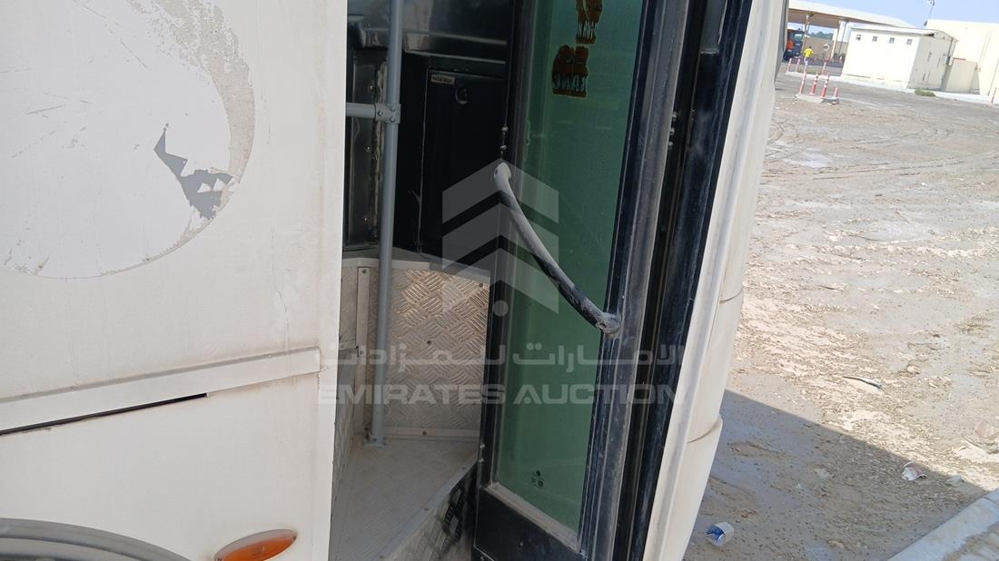 تاتا حافلة 2015 — الباب الأمامي الأيمن — صورة 22