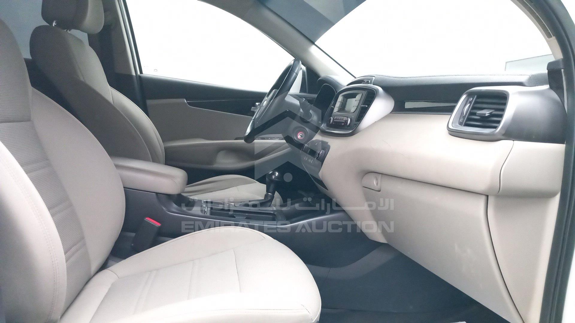 2016 KIA SORENTO VIN: KNAPH8147G5100839