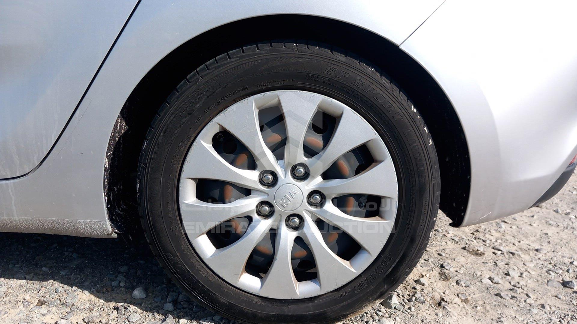 2018 KIA CARENS VIN: KNAHT8111J7187593