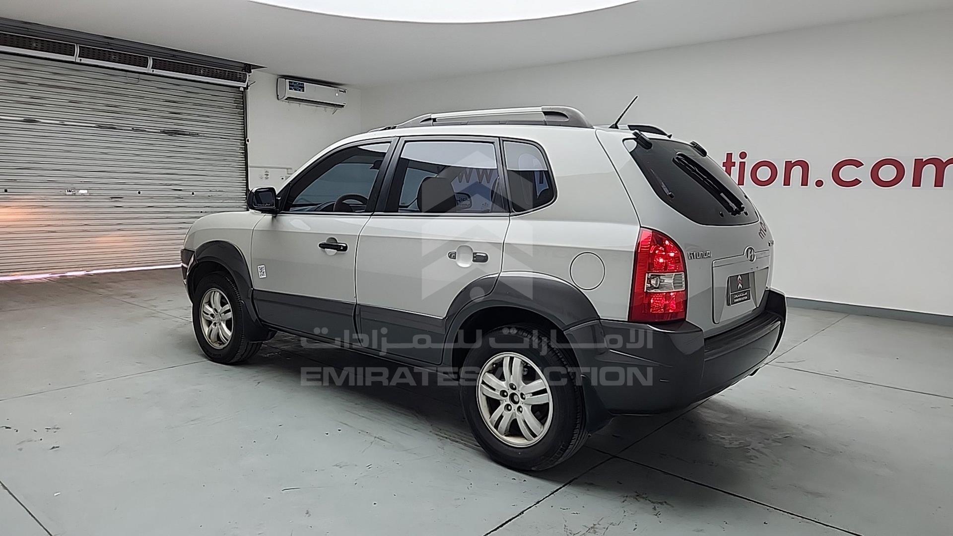 2007 HYUNDAI TUCSON VIN: KMHJM81B97U571167