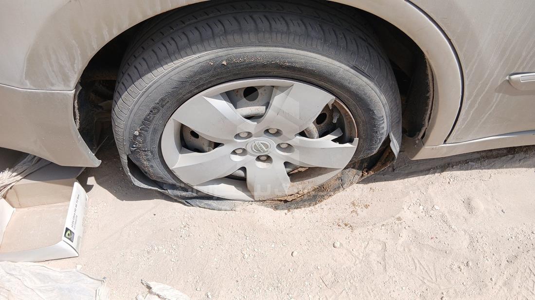 نيسان التيما 2009 — الباب الخلفي الأيمن — صورة 31