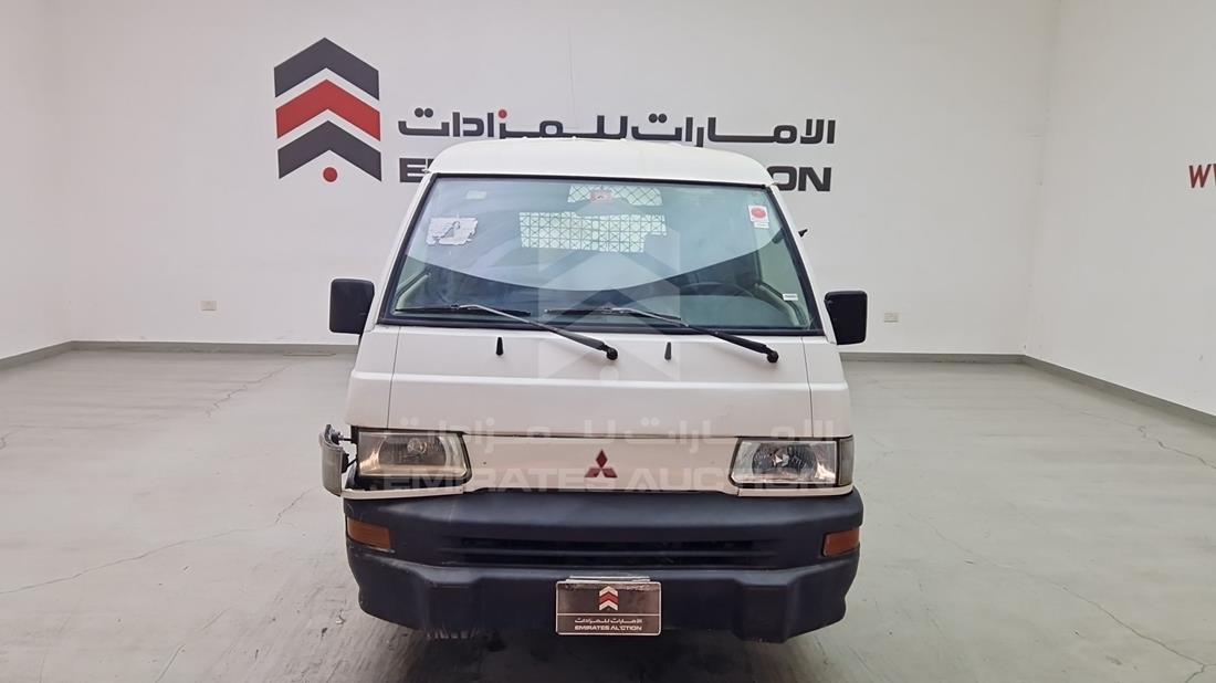 ميتسوبيشي ال 300 2007 — الزاوية الأمامية بالكامل — صورة 1