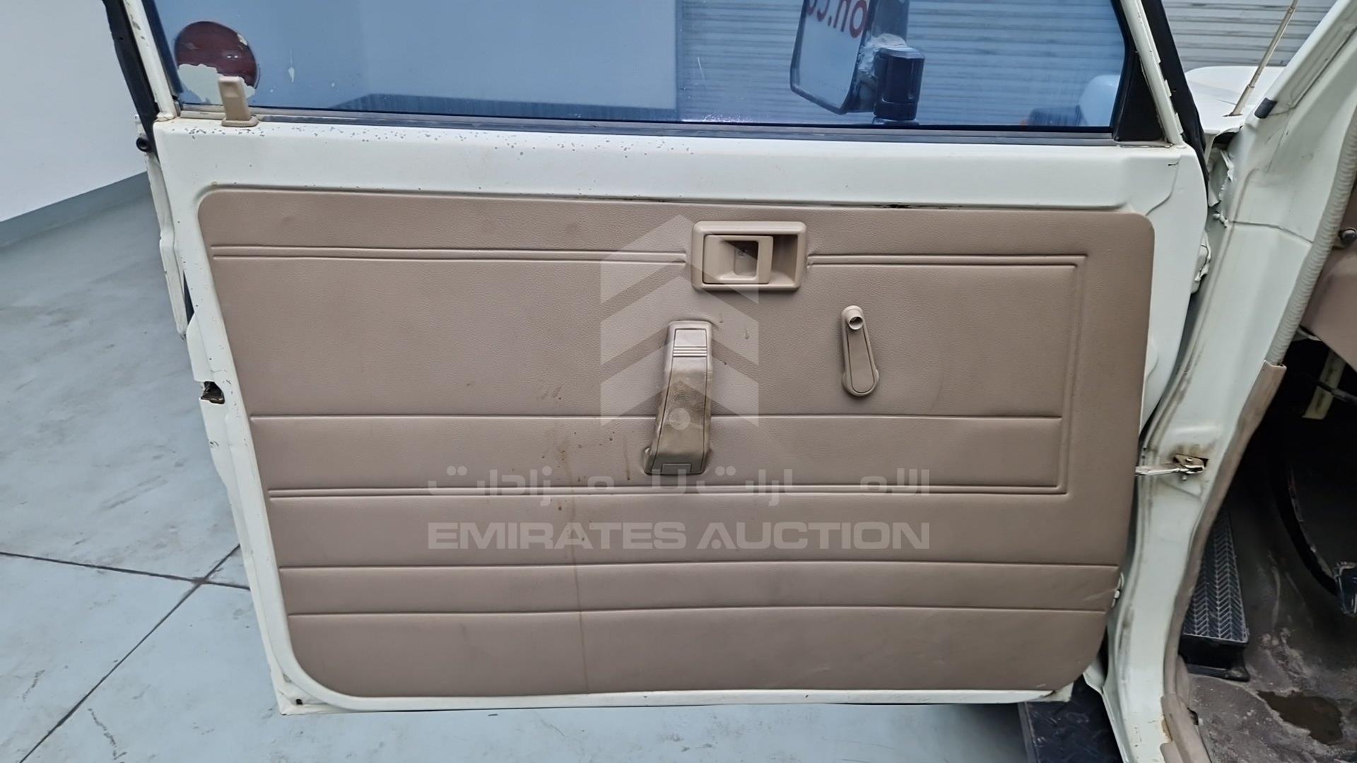 2004 TOYOTA LAND CRUISER VIN: JTFLJ71J348007713